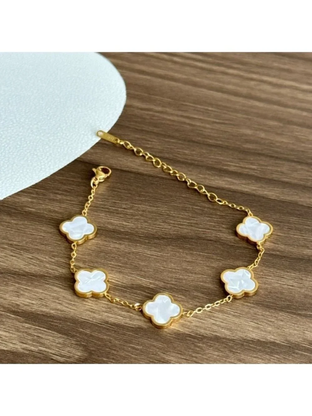 white flower bracelet Q195